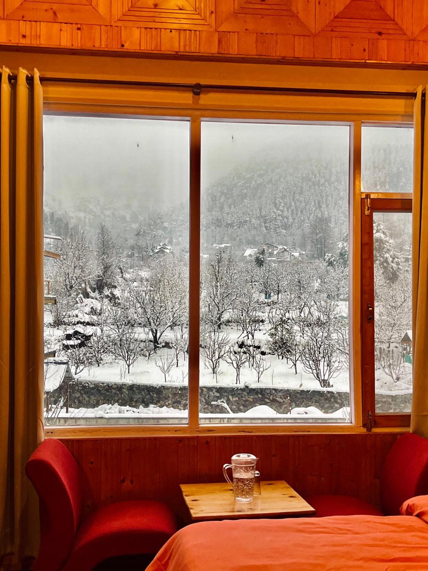 Fluestern Hostel And Cafe Nagar  外观 照片
