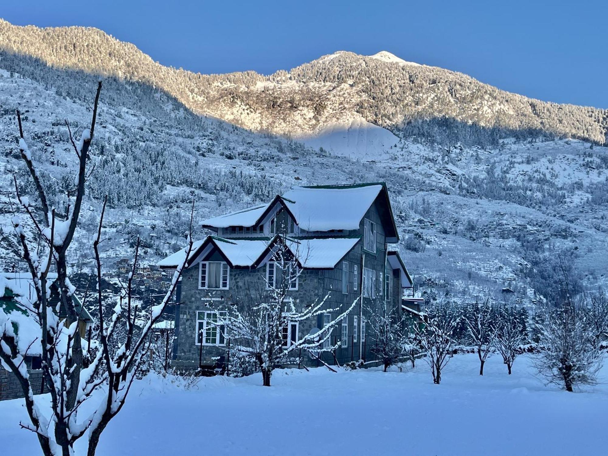 Fluestern Hostel And Cafe Nagar  外观 照片