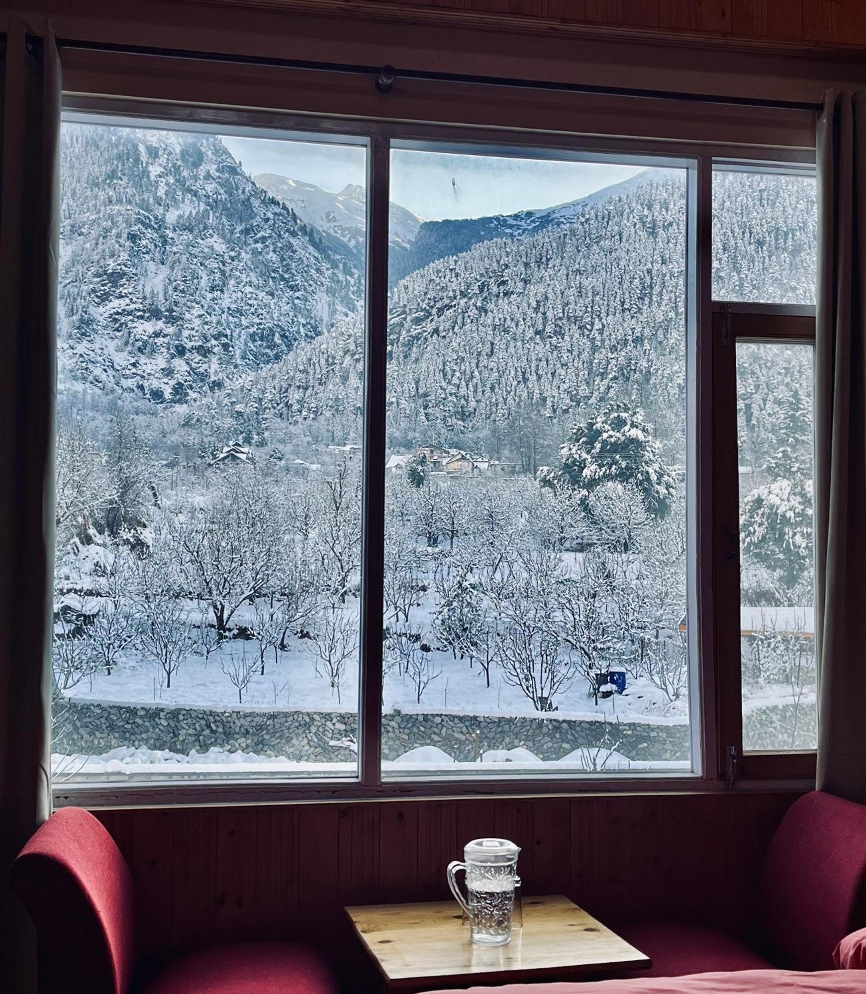 Fluestern Hostel And Cafe Nagar  外观 照片
