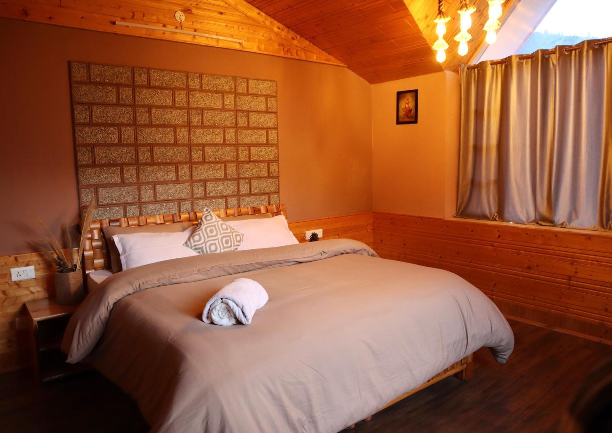 Fluestern Hostel And Cafe Nagar  外观 照片