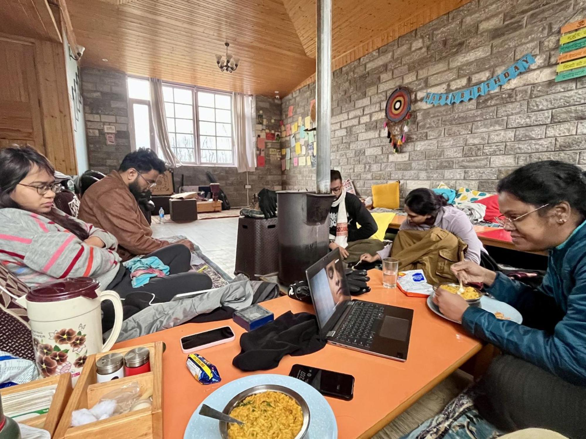 Fluestern Hostel And Cafe Nagar  外观 照片