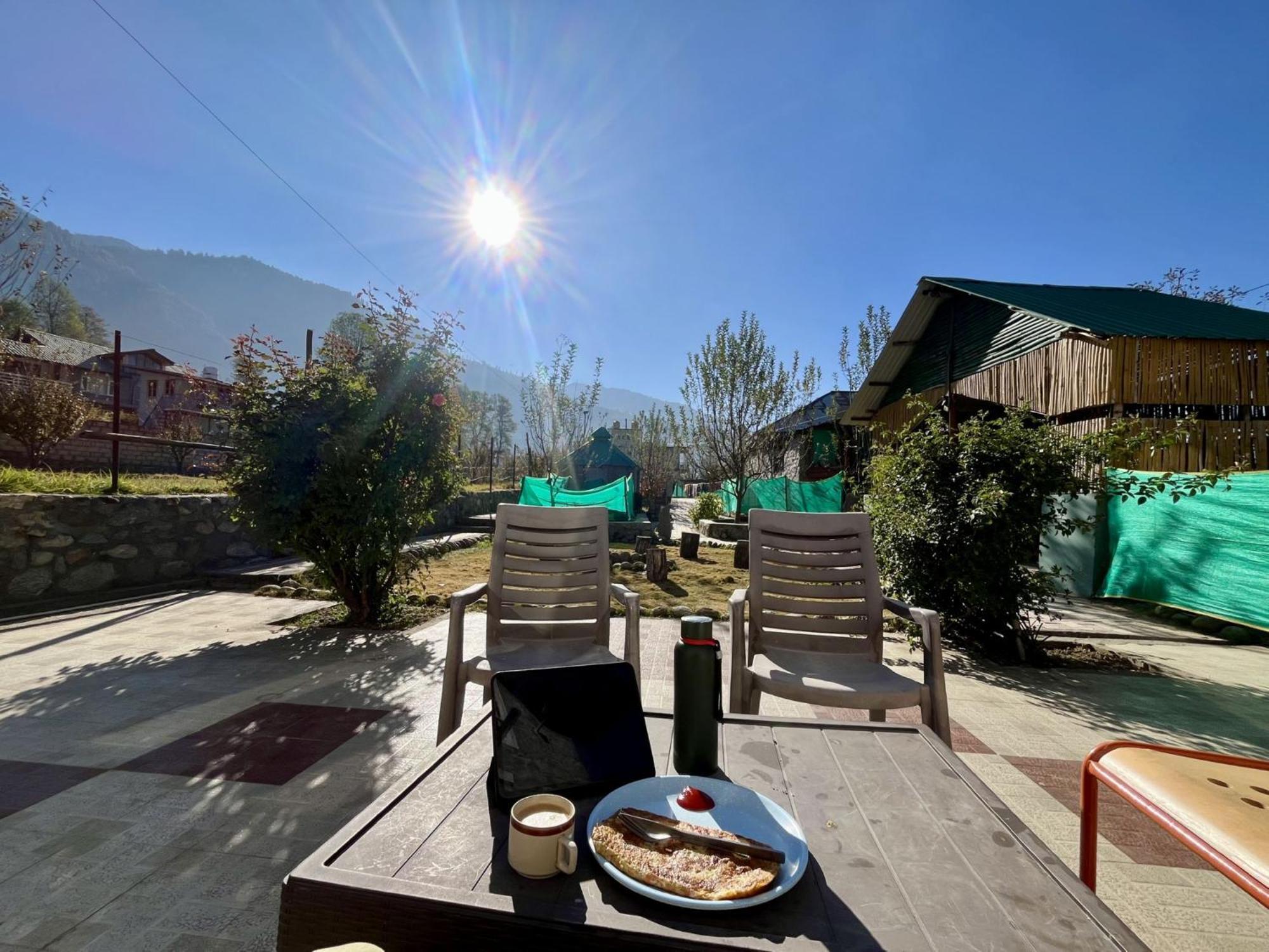 Fluestern Hostel And Cafe Nagar  外观 照片