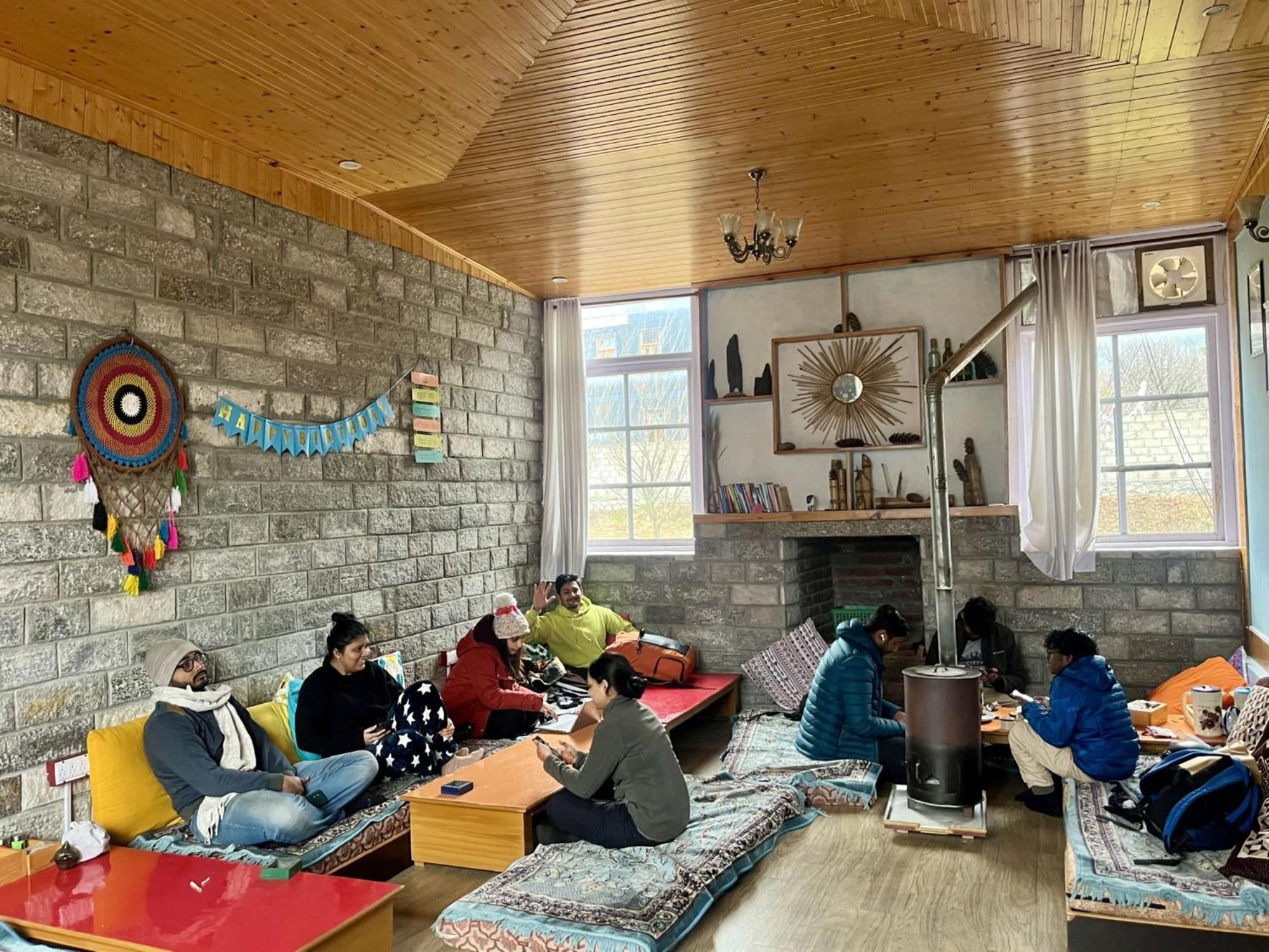 Fluestern Hostel And Cafe Nagar  外观 照片